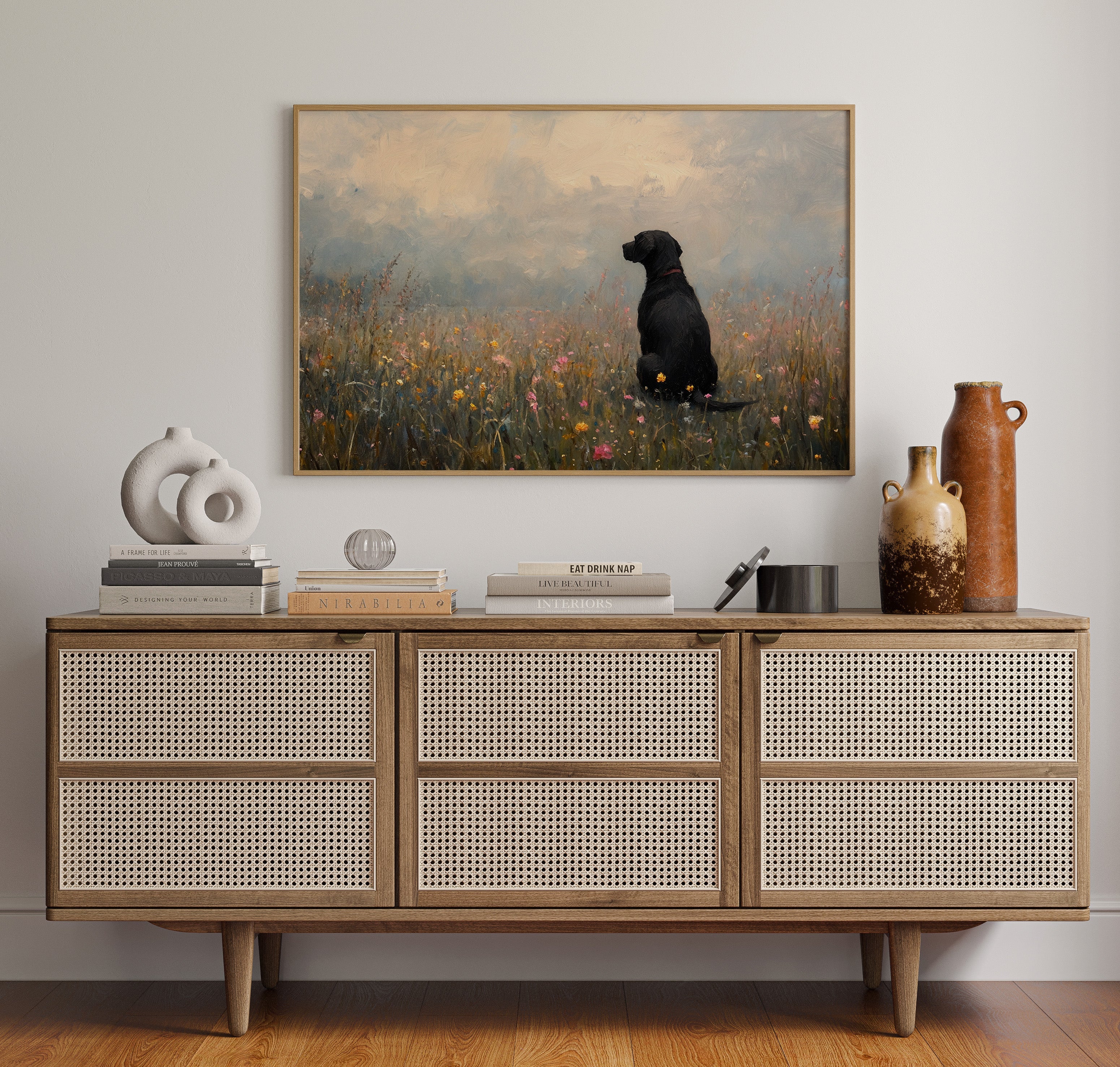 Labrador noir serein dans les fleurs sauvages - Impression d'art rustique avec chien