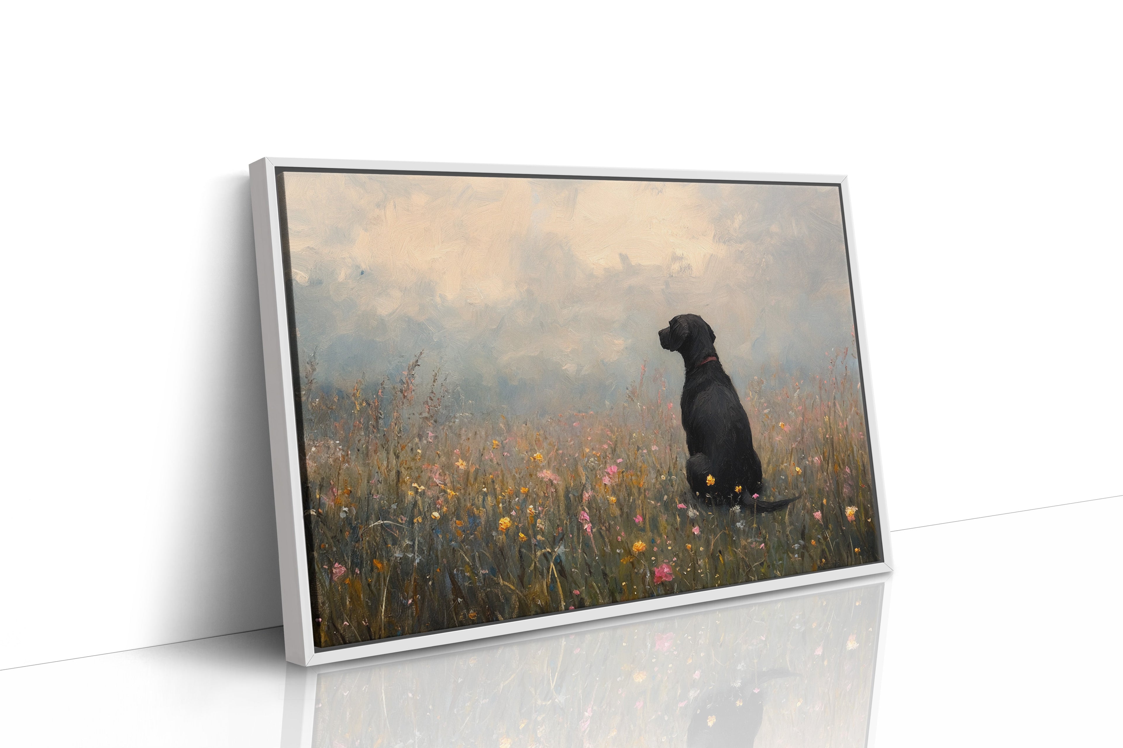 Labrador noir serein dans les fleurs sauvages - Impression d'art rustique avec chien