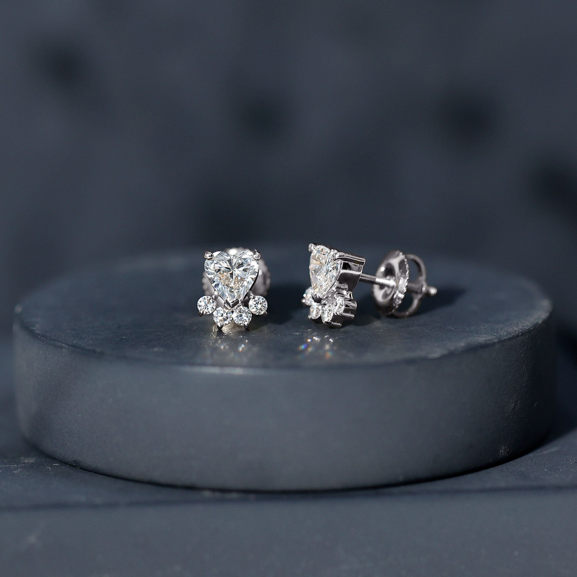 Boucles d'oreilles clous en forme de patte de chien, diamant de laboratoire certifié